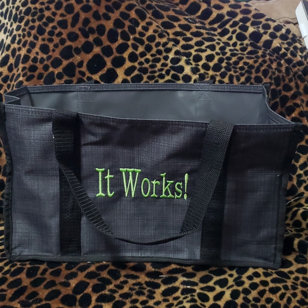 Thirty One "It Works" embroidered bag
